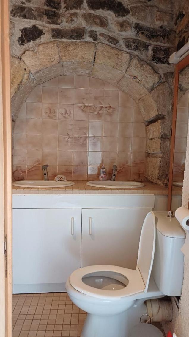 Mireval Appartement Chaleureux Dans Une Maison En Pierre מראה חיצוני תמונה